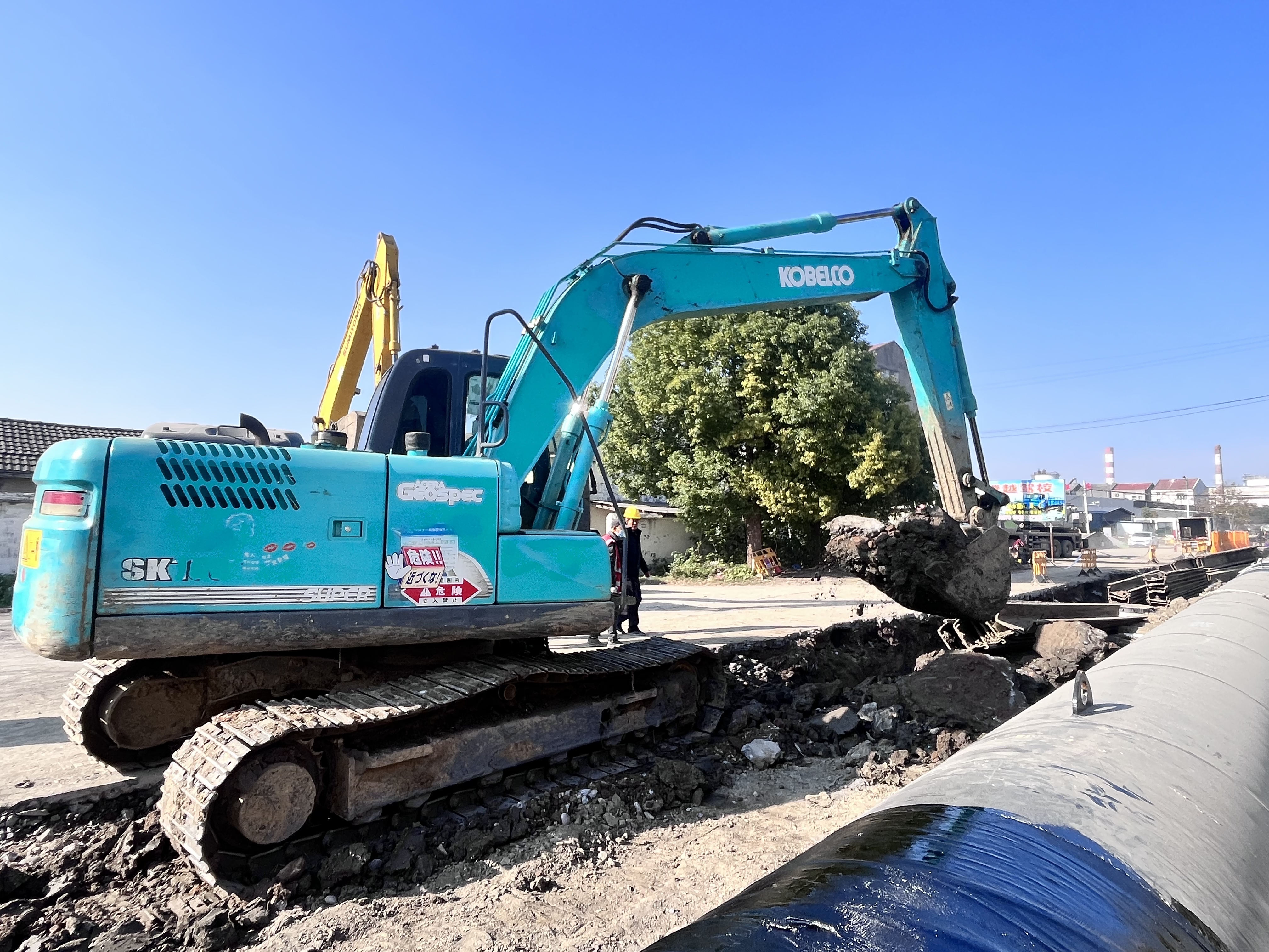 星空体育平台：张金镇：生产线上抢进度 项目建设不减速(图3)