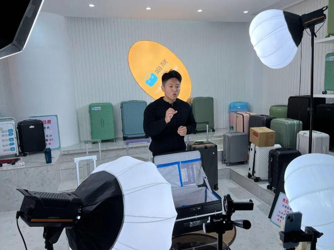 辉煌十四五 奋进十五五 新干箱包加速迈向高端化国际化(图2)