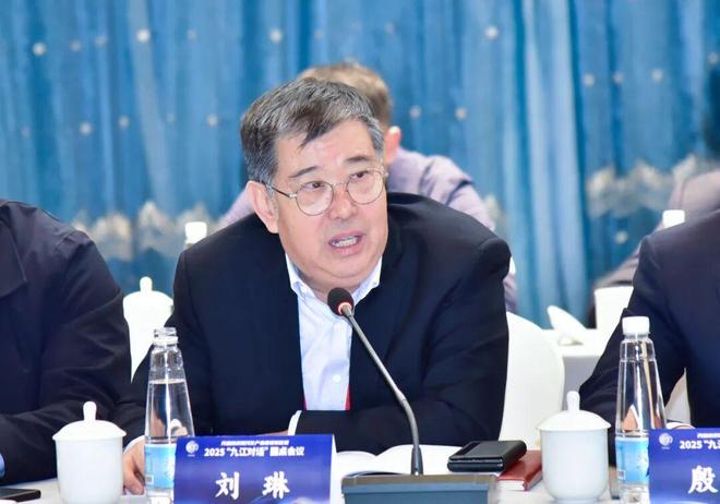 九江论道纺织未来！业界精英聚首圆桌会议谋篇布局 “十五五”(图2)