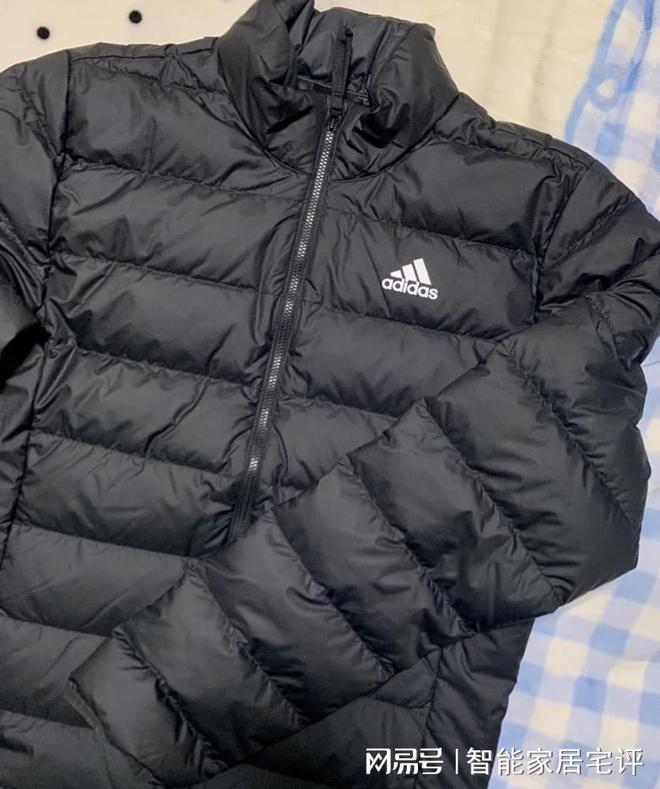 “排骨羽绒服”成冬季爆款如何选购适合冬季的“排骨羽绒服”?(图1)