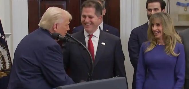 星空体育平台：美国为新生儿推“特朗普账户”：投资美股18岁后可提取！戴尔创始人捐62亿美元为2500万儿童“注资”(图1)