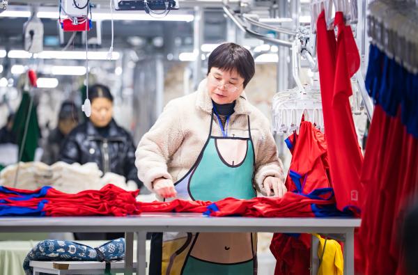 智造出海：中哲服饰赶制海外订单(图1)