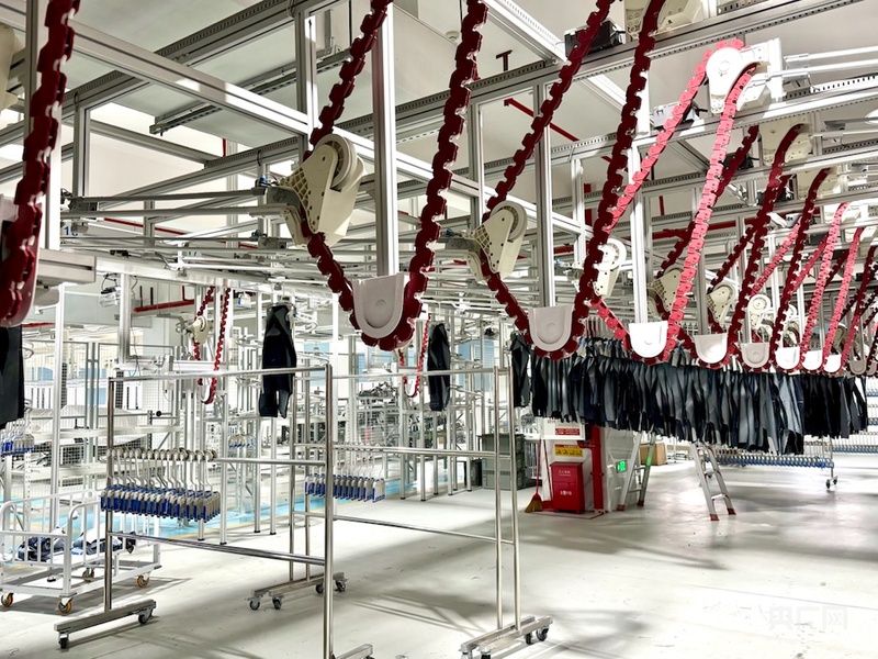 星空体育平台：传统车间装上“数字引擎”！“牛仔之都”加速智造升级(图1)