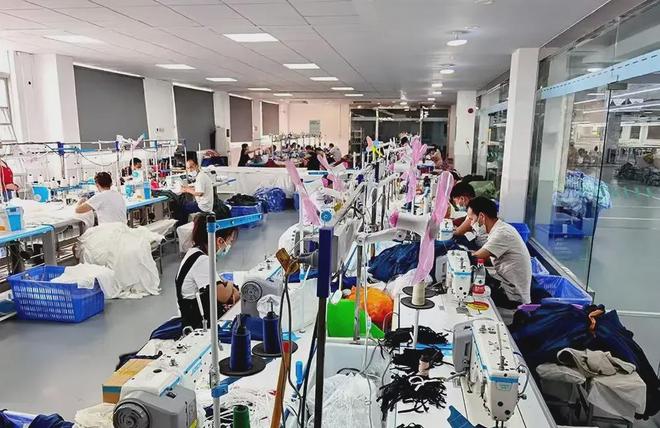 星空体育平台：山东小伙把衣服卖到全世界赚到四千多亿赢麻了(图4)