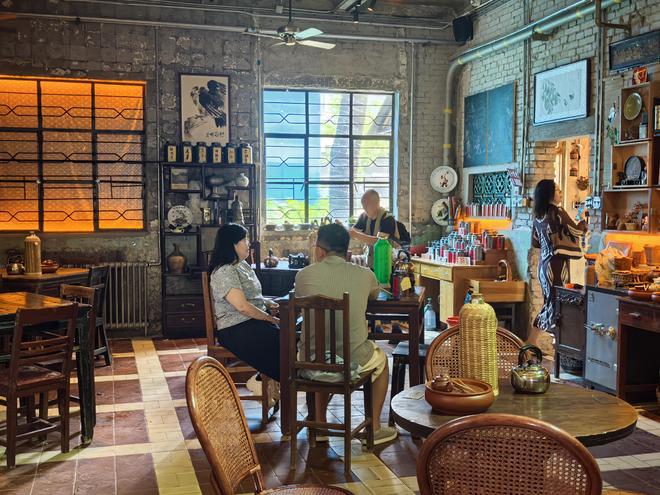 星空体育：年终盘点｜逛老商场成为新潮流 2025年百货业掀起“爆改”潮(图3)