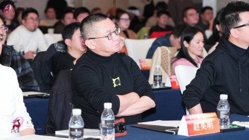 以AI智能体重塑产业内核 “第九只鹿”工作台于上海启幕引领时尚业智变新程(图1)