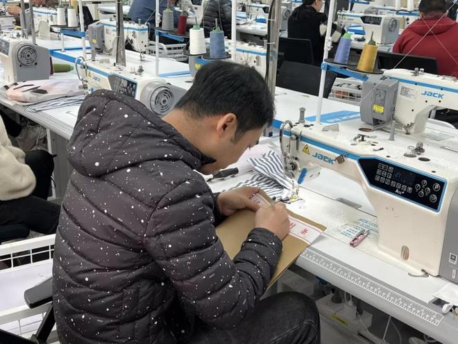 星空体育平台：「链式革新」破局传统产业转型SHEIN携手服装工厂的数智化征途(图1)