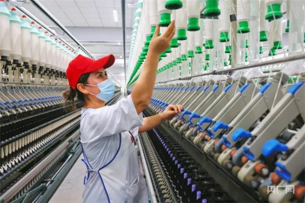 面料也有“数字身份证”!湛蓝智能携手中国电信发布广州面料行业大模型 让传统纺织生意因AI焕发新增长潜力