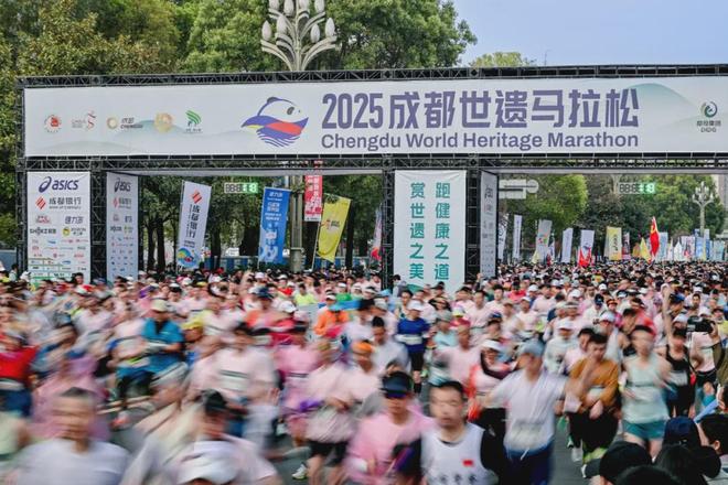 星空体育:一年吸金330亿低调跑鞋卖爆中国(图5)