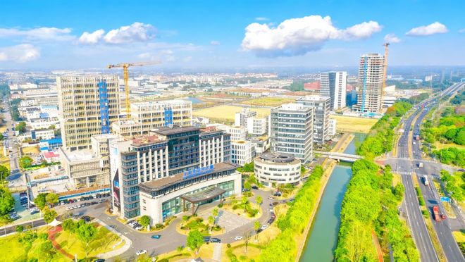 金山放大招!“金30条”精准宠企七大重点产业专属“服务包”…(图1)