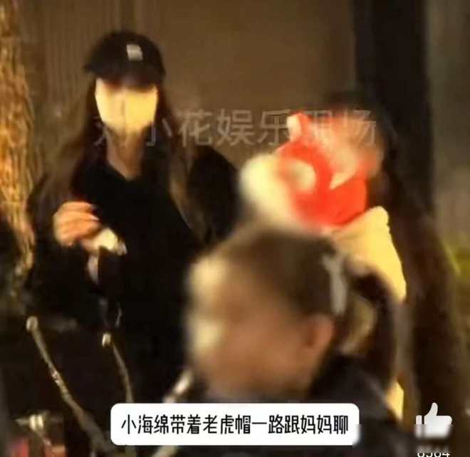 星空体育平台：黄晓明与Baby迪士尼合体带娃！离婚4年两人事业境遇两重天(图3)