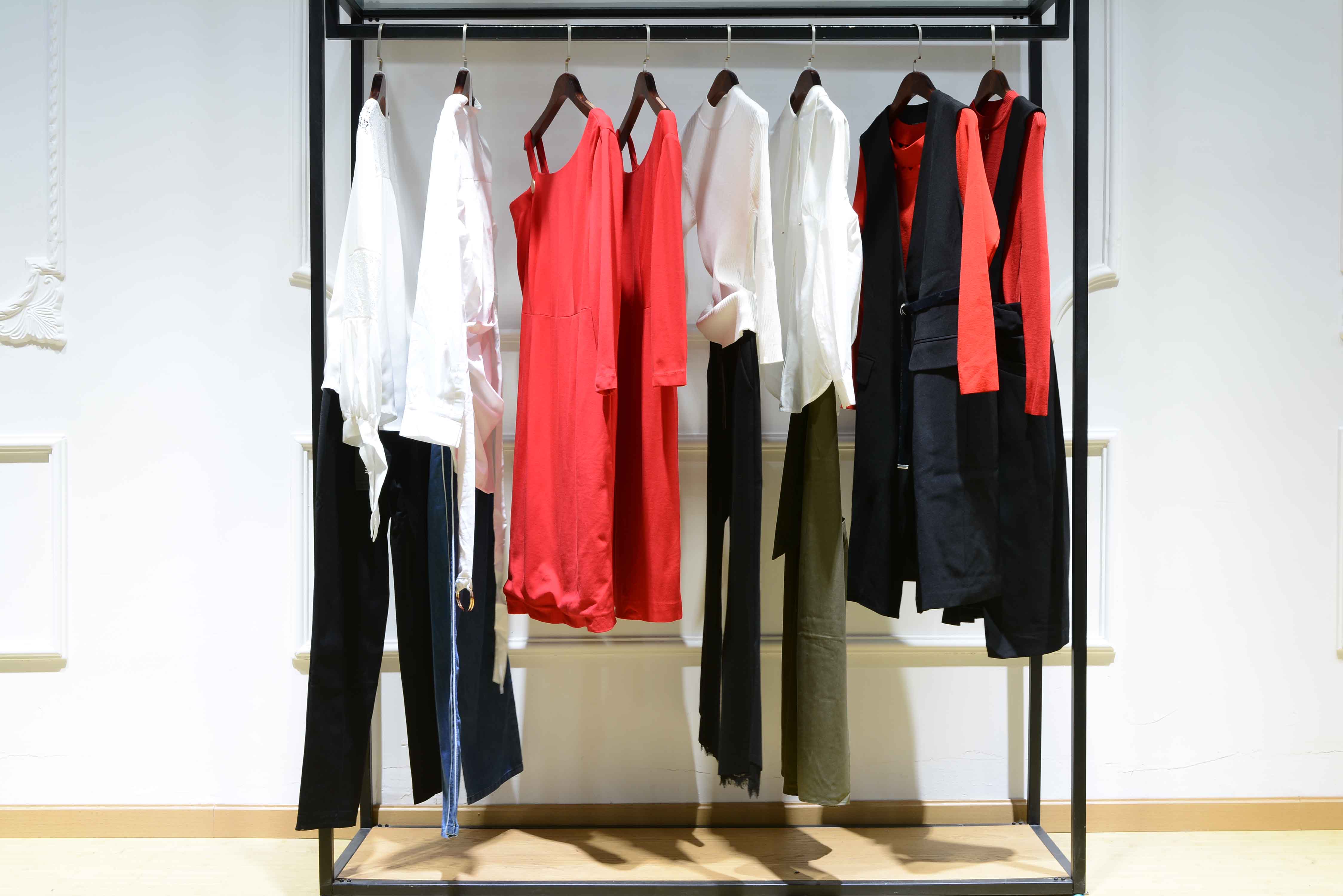 酷特智能：预计2025年全年盈利270000万至400000万 净利润同比下降6954%至5487%