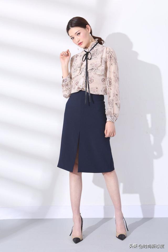 星空体育：2024下半年最流行这些裙子！衣橱表示很心动端庄得体又显气质(图2)
