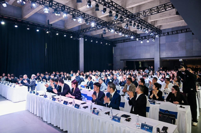 聚焦AI赋能与国际合作 2026海内外纺织服装供应链合作大会在昆山召开(图2)