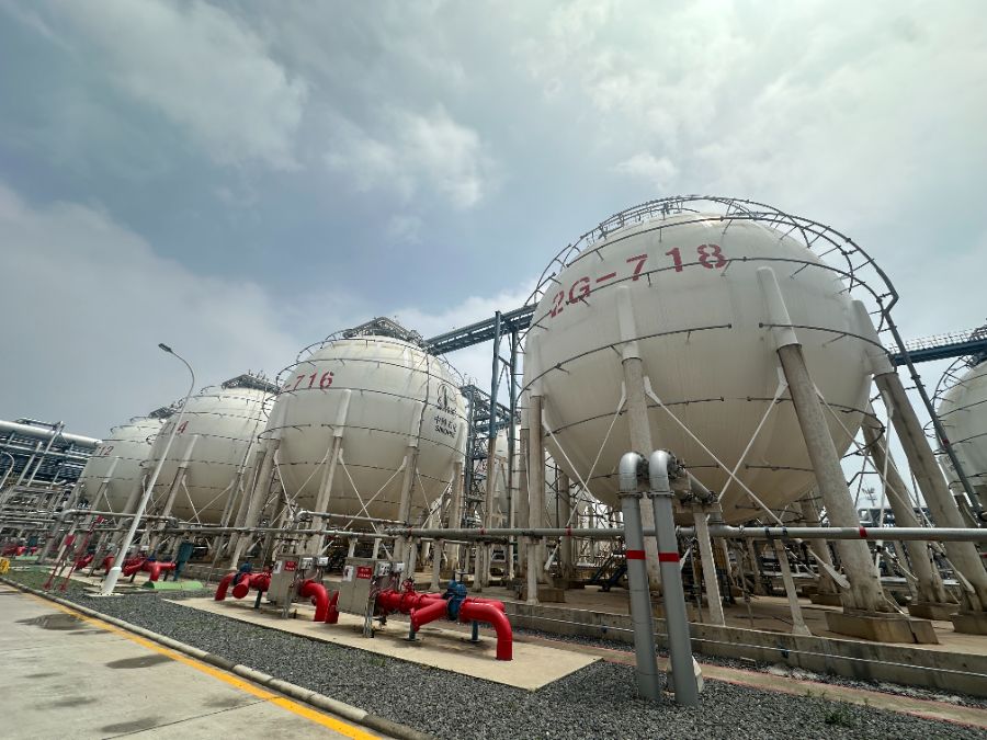 星空体育平台：油价不再是唯一变量：一座石化大市的智能转型(图1)