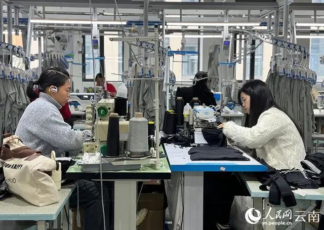 星空体育：互联网+焕新服装业覃总携京津冀服装平台赋能从业者！