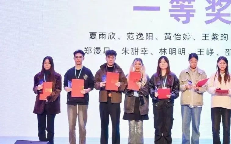 2024年智能服装可穿戴技术pptx