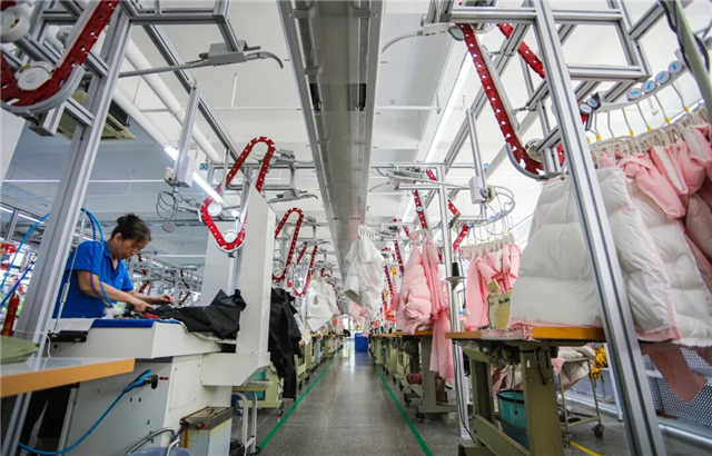 从传统纺织服装迈向全国产业高地高区工装“智造”链式出圈(图1)
