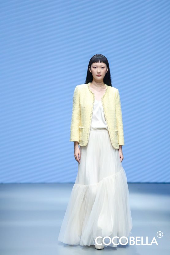 星空体育平台:COCOBELLA亮相2026中国国际时装周·海宁抒写鎏光日记(图4)