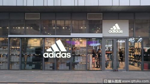 阿迪达斯赢回中国消费者下一个问题是靠什么留住(图2)