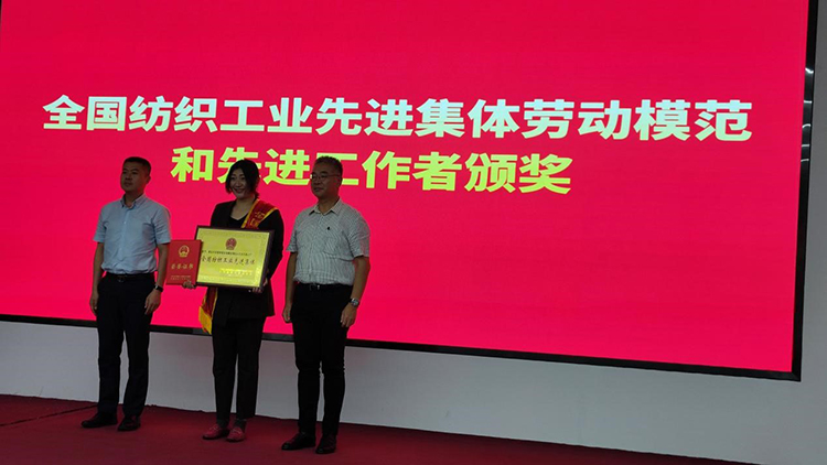 星空体育平台:中国联通打造全栈AI服务体系数智赋能中小企业提质增效