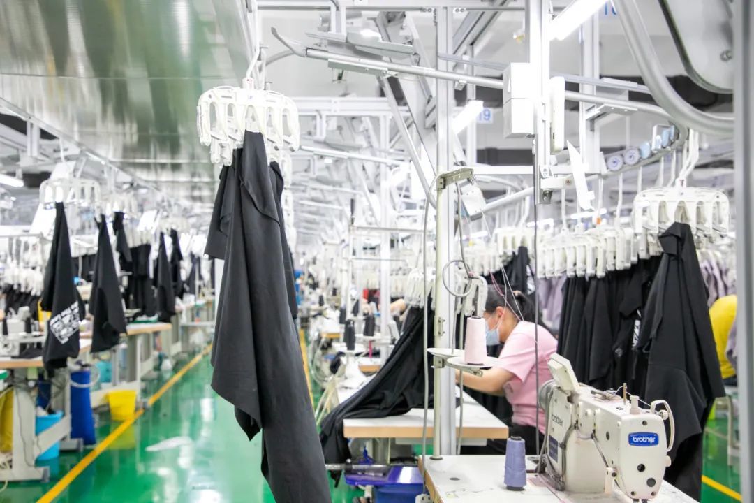 专业打造服装智能工厂提供整体解决方案一站式服务与落地提高效率提升品质