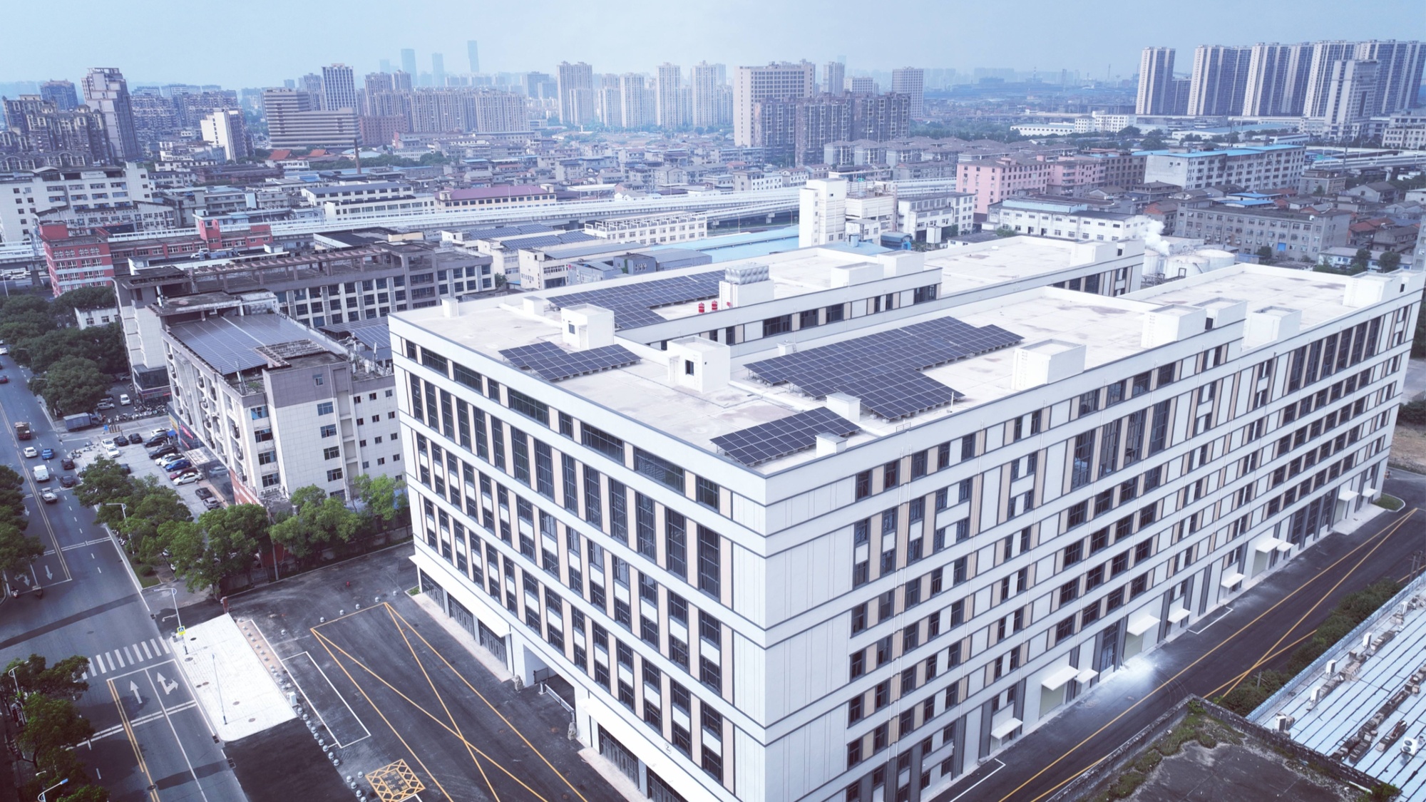 南昌青山湖区以工业提容增效激活产业新空间(图2)
